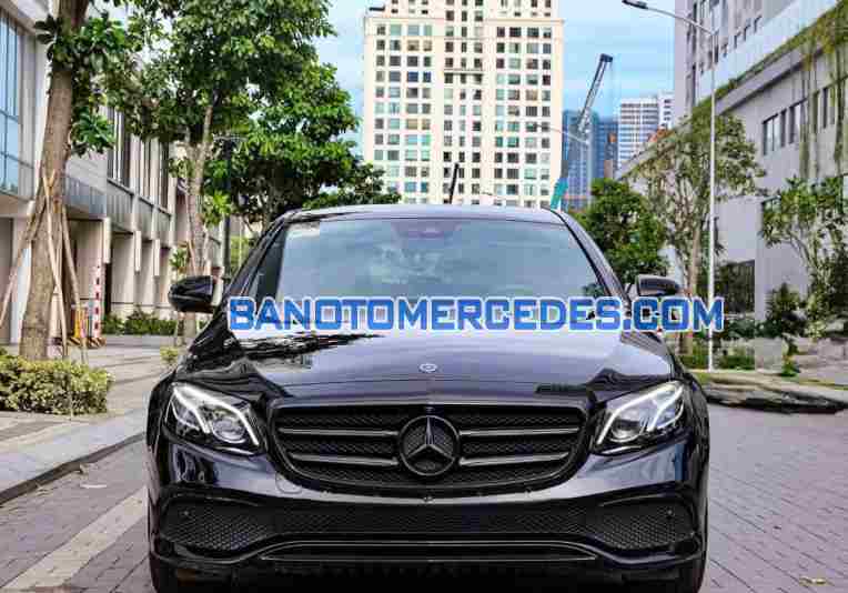 Cần bán gấp xe Mercedes Benz E class E200 Sport năm 2019, màu Đen, Số tự động