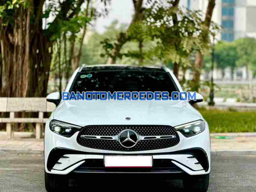 Cần bán xe Mercedes Benz GLC 300 4Matic màu Trắng 2021