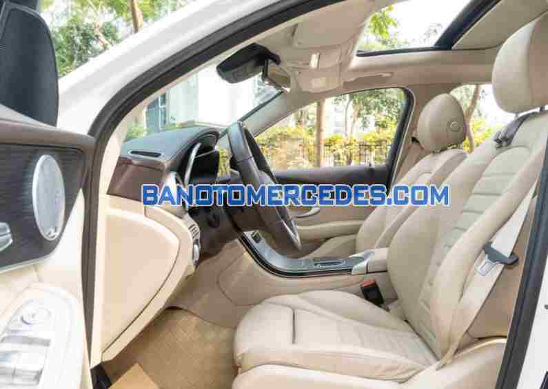 Cần bán Mercedes Benz GLC 300 4Matic đời 2021