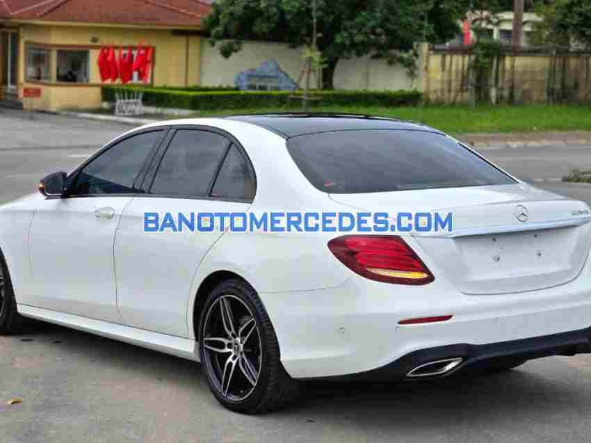 Cần bán gấp xe Mercedes Benz E class E300 AMG năm 2019, màu Trắng, Số tự động