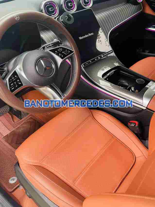 Cần bán gấp Mercedes Benz GLC 200 4Matic đời 2024, màu Trắng