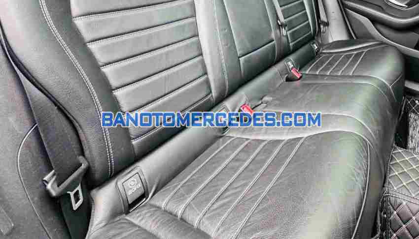 Cần bán gấp Mercedes Benz GLC 300 4Matic đời 2018, màu Đỏ