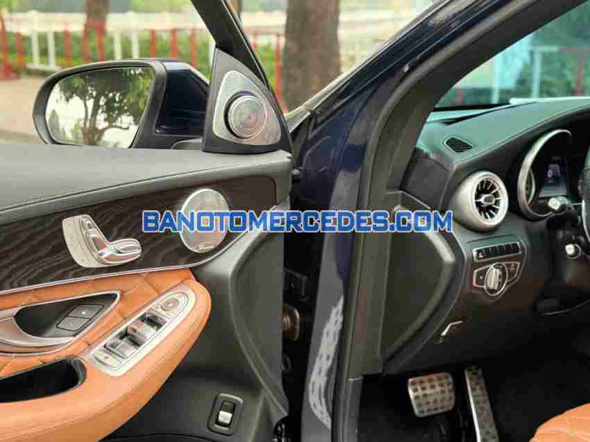 Cần bán Mercedes Benz GLC 300 4Matic Máy xăng 2016 màu Xanh