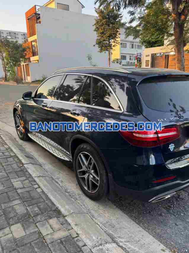 Cần bán xe Mercedes Benz GLC 300 4Matic màu Xanh 2017