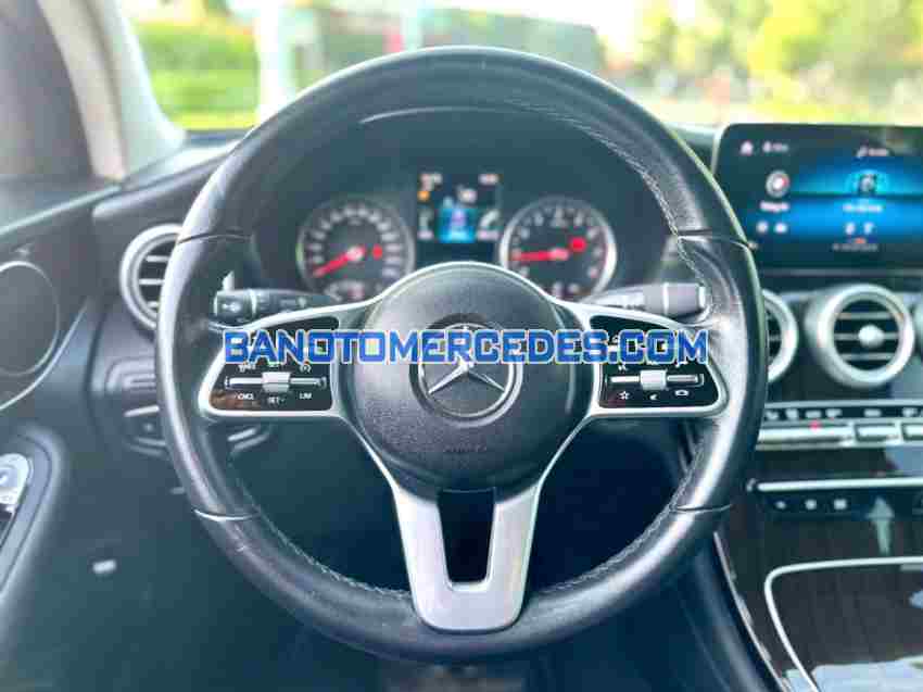 Cần bán gấp Mercedes Benz GLC 200 4Matic đời 2021, màu Đen