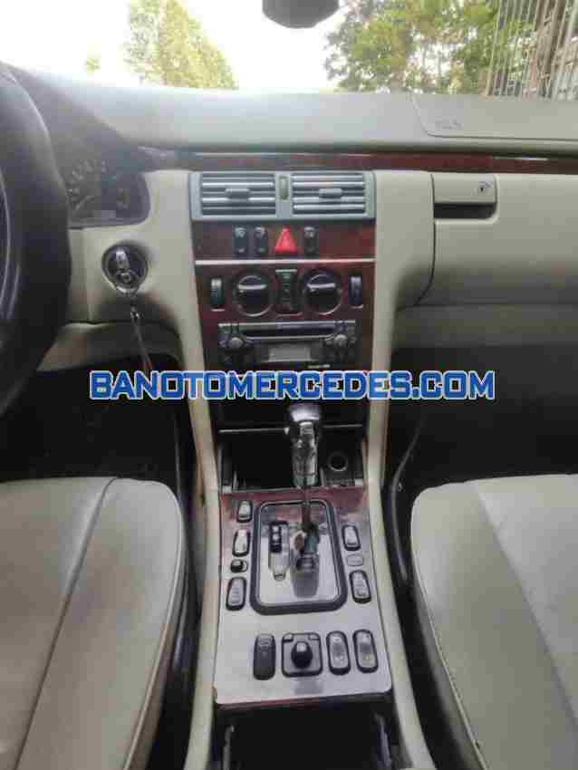 Cần bán xe Mercedes Benz E class E240 AT 2000 Số tự động