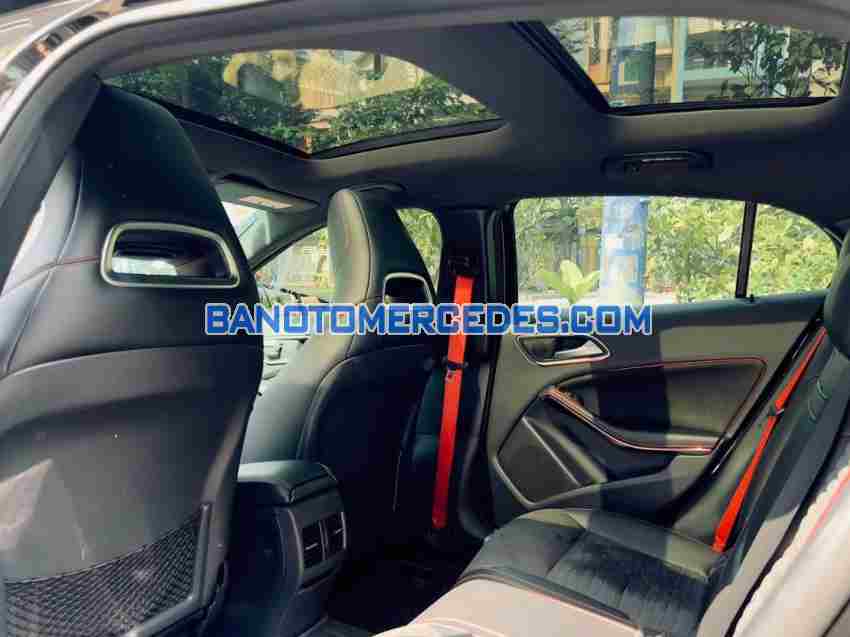 Cần bán gấp Mercedes Benz GLA class GLA 250 4Matic năm 2016 giá cực tốt