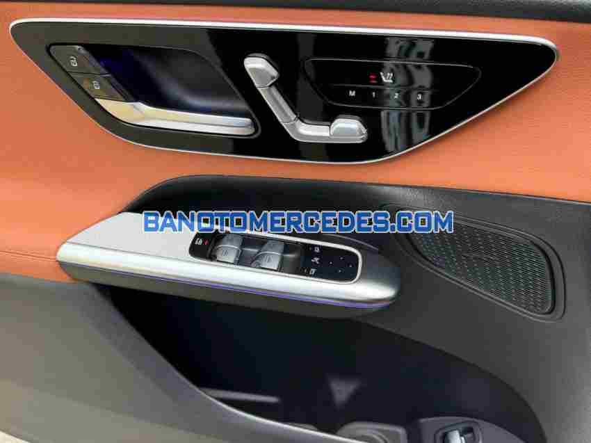 Cần bán gấp xe Mercedes Benz GLC 200 4Matic 2025 màu Đen