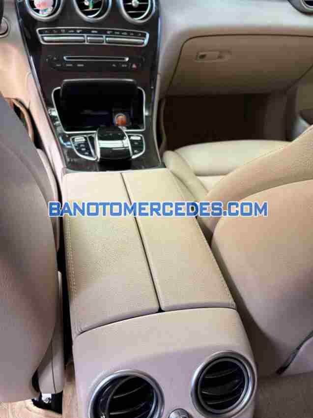 Cần bán xe Mercedes Benz GLC 200 màu Đen 2019