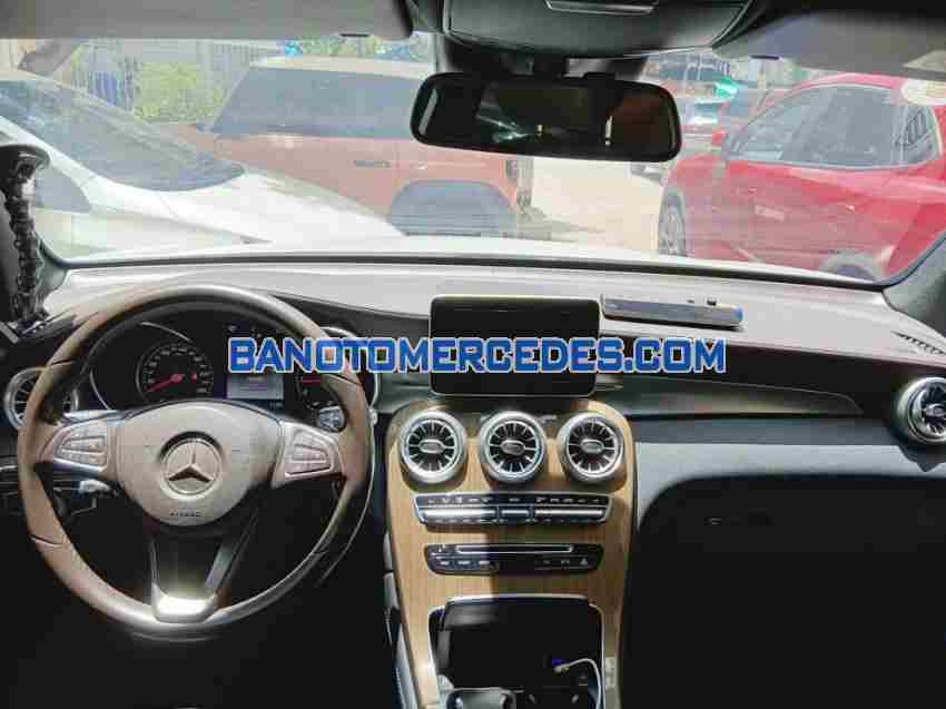 Cần bán gấp Mercedes Benz GLC 250 4Matic năm 2018 giá cực tốt