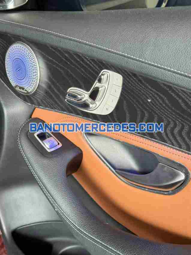 Cần bán Mercedes Benz GLC 300 4Matic đời 2018