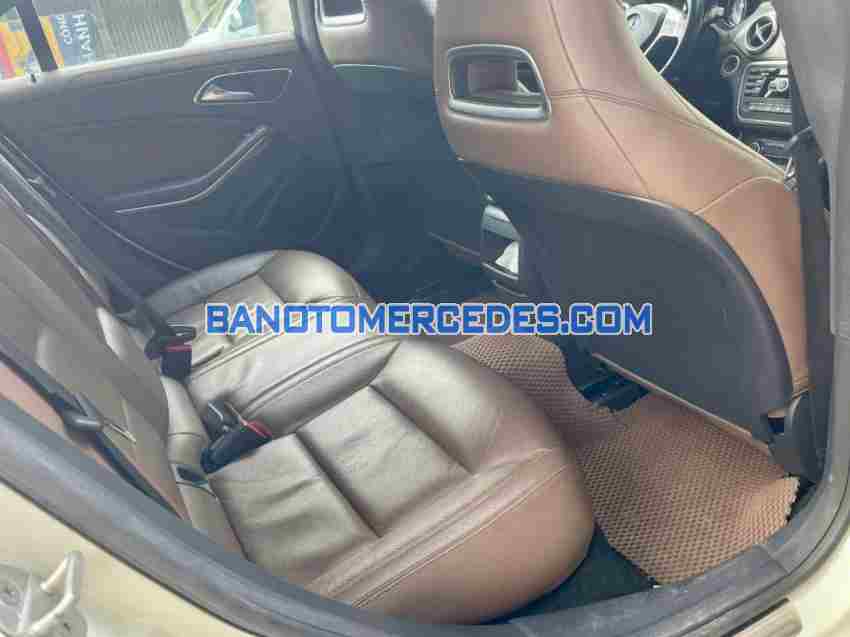 Cần bán gấp xe Mercedes Benz CLA class CLA 250 4Matic 2014 màu Trắng