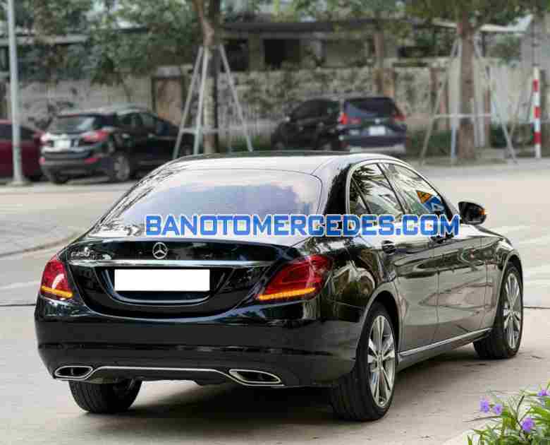 Cần bán gấp Mercedes Benz C class C250 Exclusive đời 2017, màu Đen
