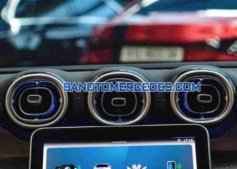 Cần bán gấp xe Mercedes Benz GLC 300 4Matic năm 2023, màu Đen, Số tự động