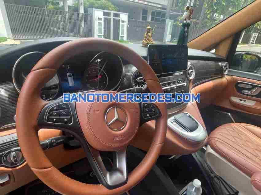 Cần bán gấp Mercedes Benz V class V250 Luxury đời 2021, màu Đen