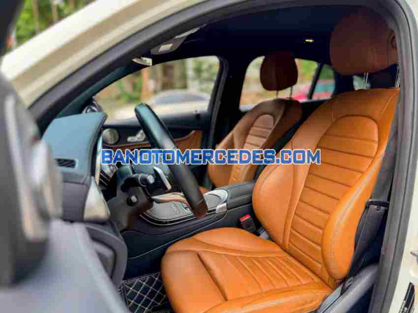 Cần bán gấp xe Mercedes Benz GLC 300 4Matic Coupe năm 2021, màu Trắng, Số tự động