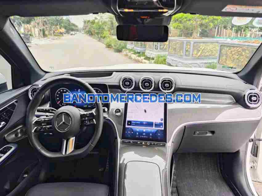 Xe Mercedes Benz GLC 300 4Matic đời 2024 đẹp bán gấp