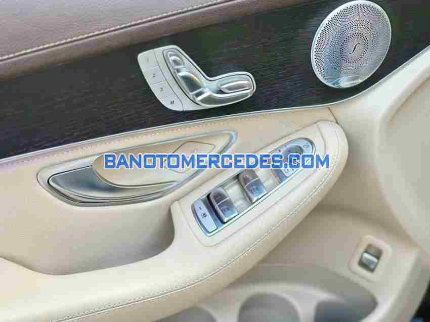 Cần bán xe Mercedes Benz GLC 300 4Matic 2020, xe đẹp