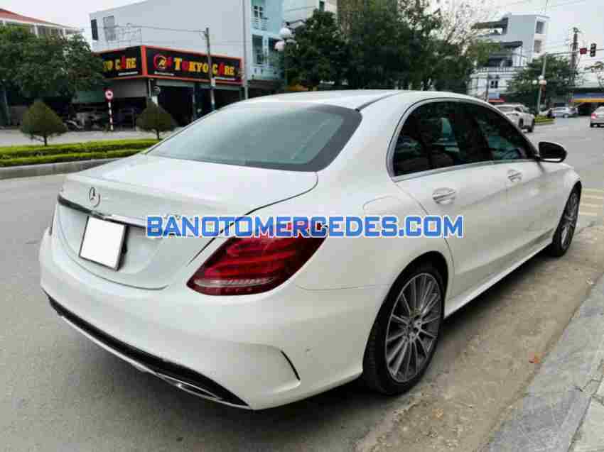 Cần bán xe Mercedes Benz C class C300 AMG màu Trắng 2017