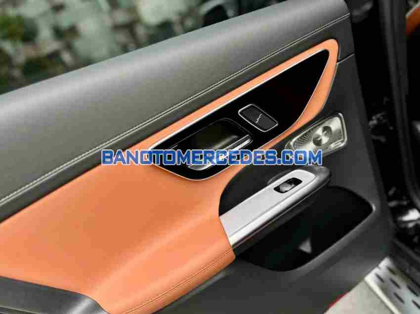 Cần bán gấp Mercedes Benz GLC 300 4Matic đời 2023, màu Đen