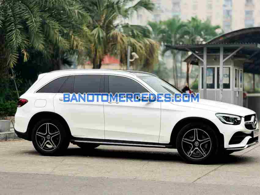Cần bán xe Mercedes Benz GLC 300 4Matic màu Trắng 2020