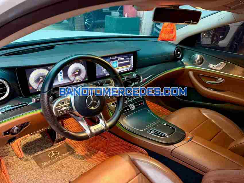 Cần bán gấp Mercedes Benz E class E300 AMG 2017 - Xe đẹp - Giá tốt