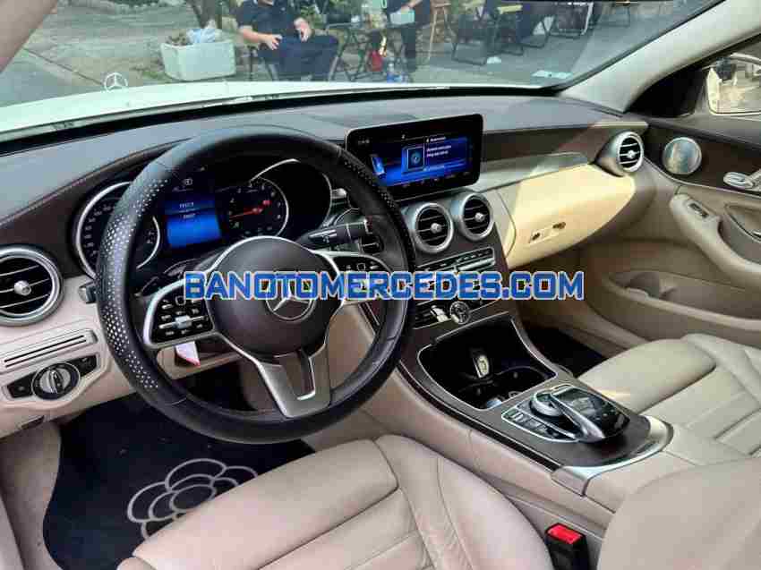 Cần bán gấp xe Mercedes Benz C class C200 Exclusive năm 2020, màu Trắng, Số tự động