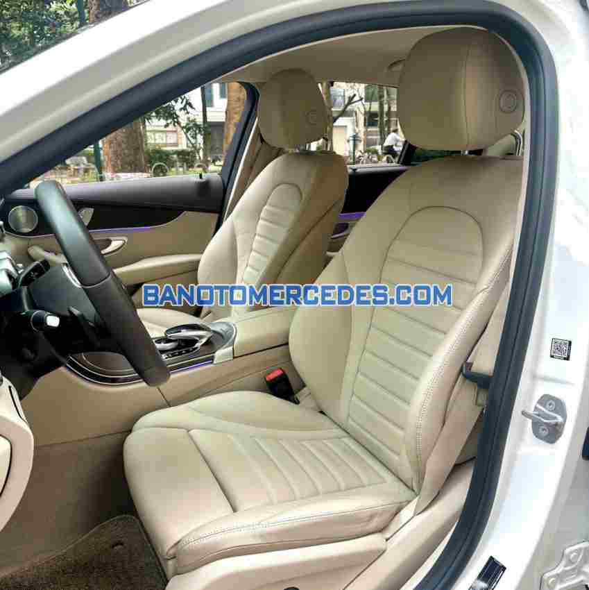 Cần bán gấp Mercedes Benz C class C200 Exclusive đời 2021, màu Trắng