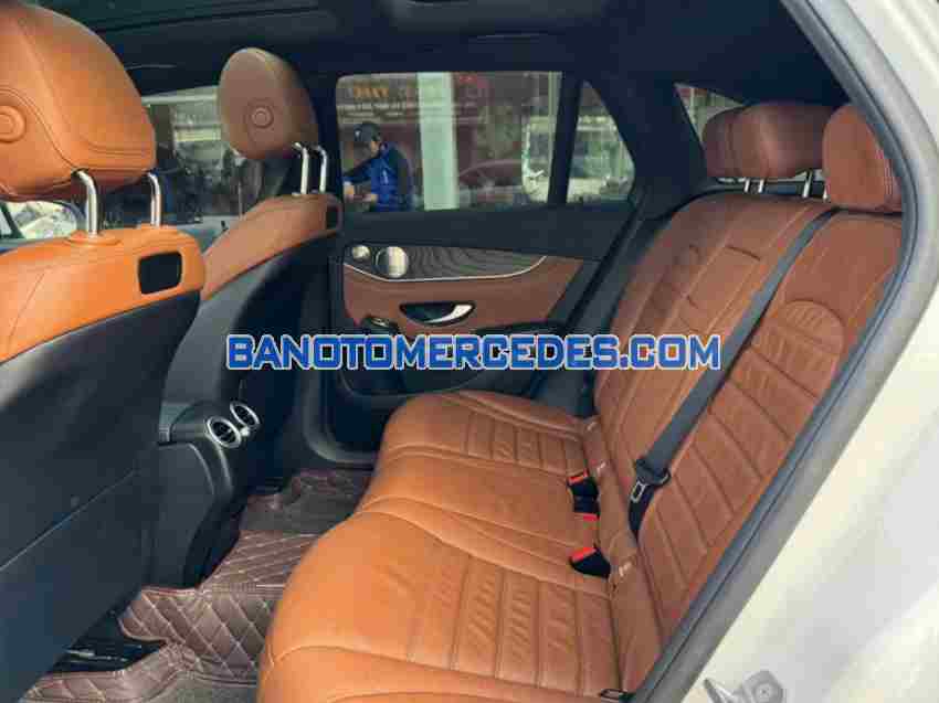 Cần bán xe Mercedes Benz GLC 300 4Matic năm 2018 màu Trắng cực đẹp