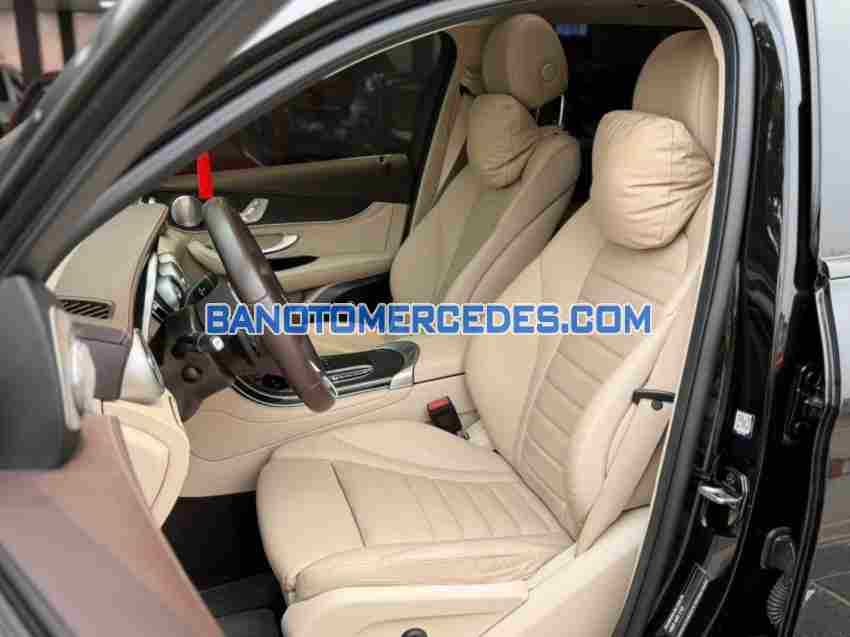 Cần bán xe Mercedes Benz GLC 300 4Matic năm 2021 màu Đen cực đẹp