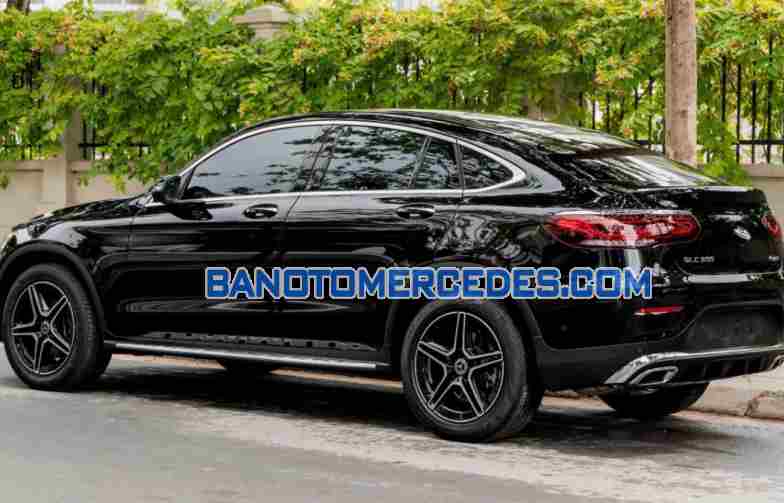 Cần bán gấp Mercedes Benz GLC 300 4Matic Coupe đời 2022, màu Đen