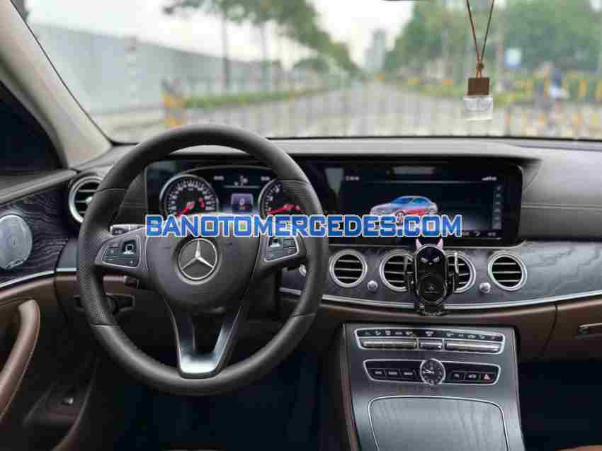 Cần bán xe Mercedes Benz E class E250 năm 2018 màu Trắng cực đẹp