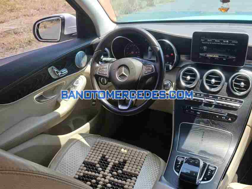 Cần bán Mercedes Benz GLC 300 4Matic Máy xăng 2019 màu Trắng