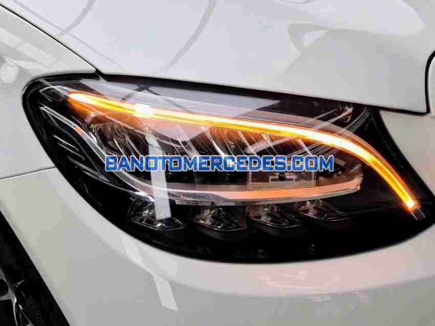 Cần bán gấp Mercedes Benz C class C180 đời 2019, màu Trắng