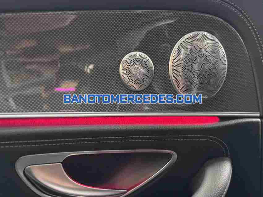 Xe Mercedes Benz E class E300 AMG đời 2016 đẹp bán gấp