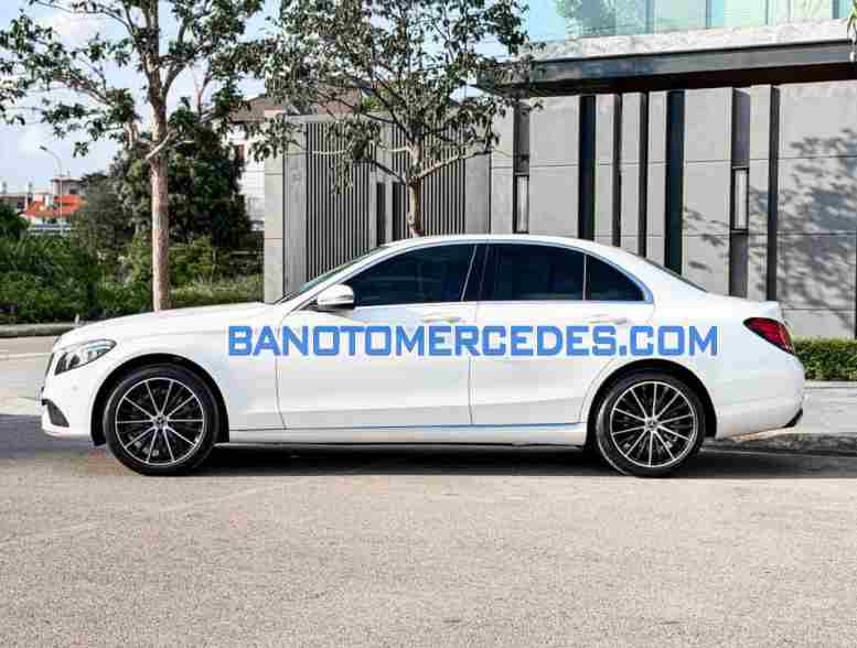 Cần bán gấp Mercedes Benz C class C200 Exclusive đời 2020, màu Trắng