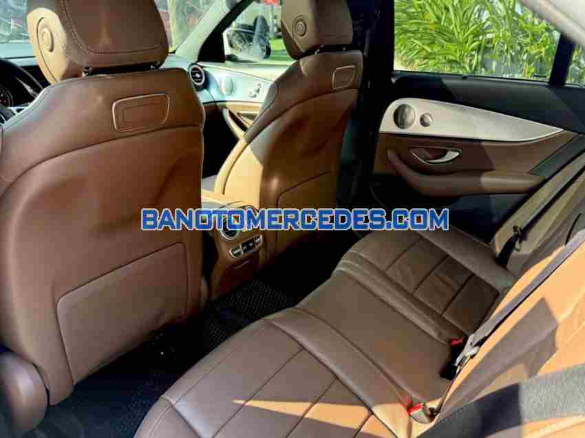 Cần bán gấp xe Mercedes Benz E class E200 Sport năm 2019, màu Trắng, Số tự động