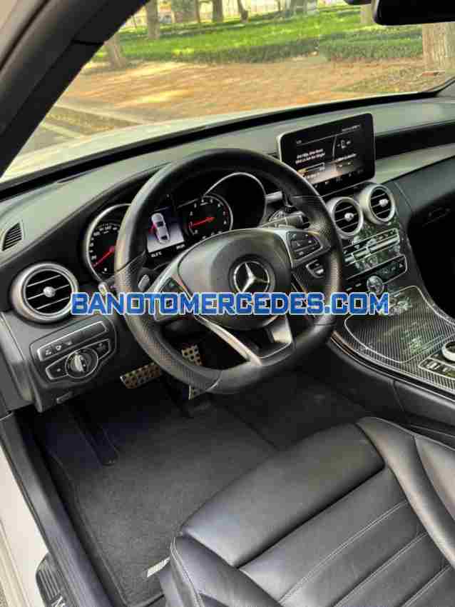 Cần bán gấp Mercedes Benz C class C300 AMG đời 2018, màu Trắng