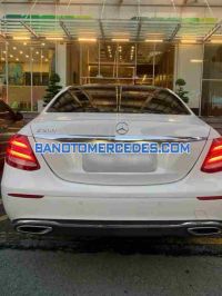 Cần bán gấp Mercedes Benz E class E200 đời 2017, màu Trắng