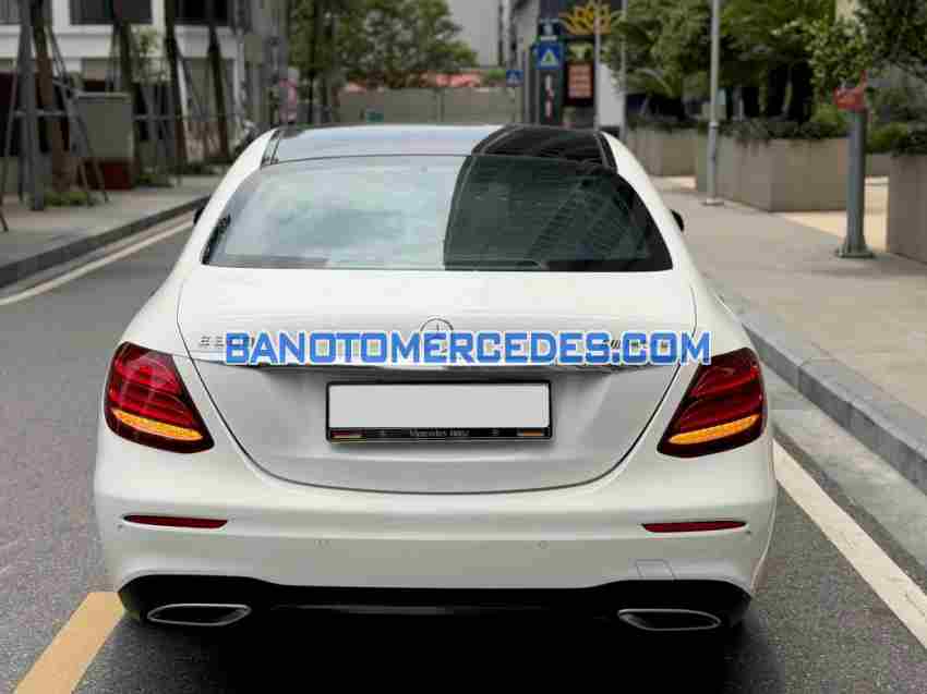 Cần bán gấp xe Mercedes Benz E class E300 AMG năm 2020, màu Trắng, Số tự động