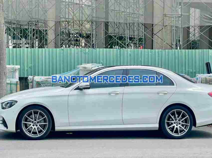 Cần bán gấp Mercedes Benz E class E300 AMG đời 2022, màu Trắng
