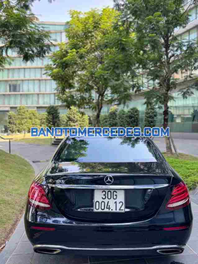 Cần bán gấp xe Mercedes Benz E class E200 năm 2019, màu Đen, Số tự động