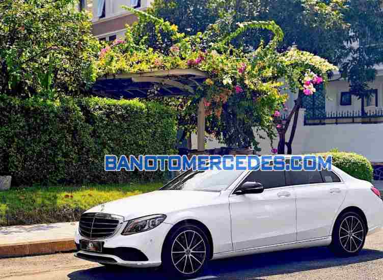 Cần bán gấp Mercedes Benz C class C200 Exclusive đời 2018, màu Trắng