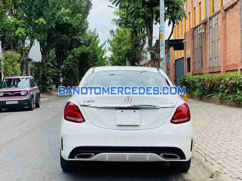 Cần bán gấp xe Mercedes Benz C class C300 AMG năm 2017, màu Trắng, Số tự động