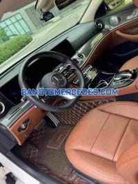 Cần bán gấp Mercedes Benz E class E300 AMG đời 2017, màu Trắng