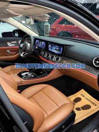 Cần bán gấp Mercedes Benz E class E300 AMG đời 2019, màu Đen